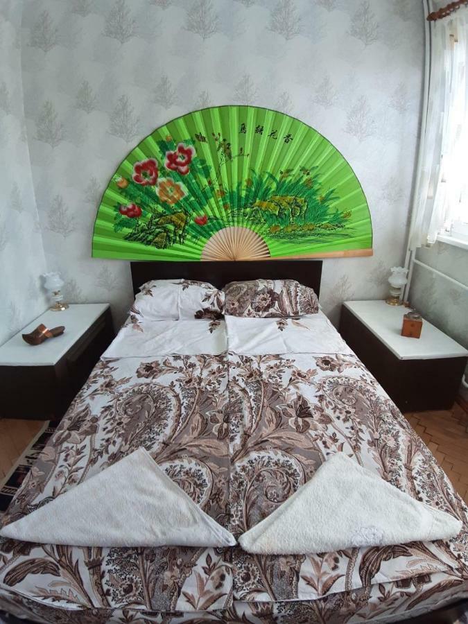 Малко Oазисче Sofia Rum bild